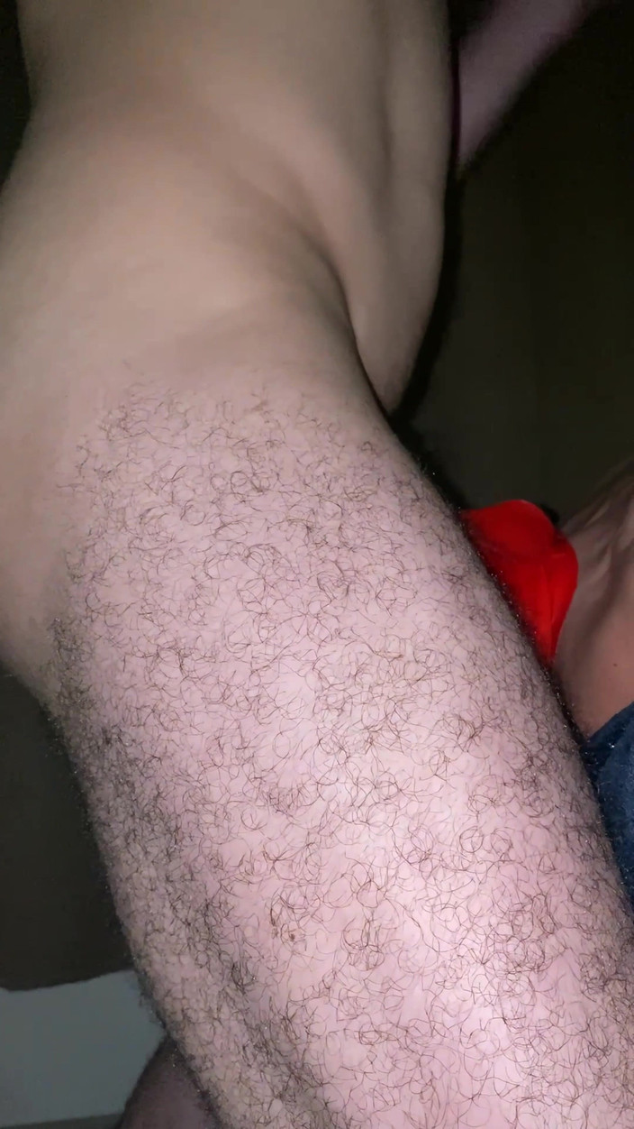 Danmel X: चुप रहो जबकि मैं तुम्हारे गले का उपयोग करता हूं