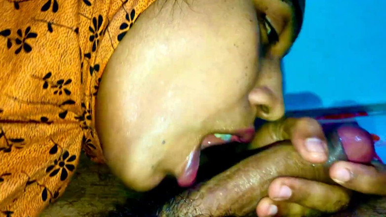 Immfuck: India musulmana de pueblo en hijab chupa polla hasta que...