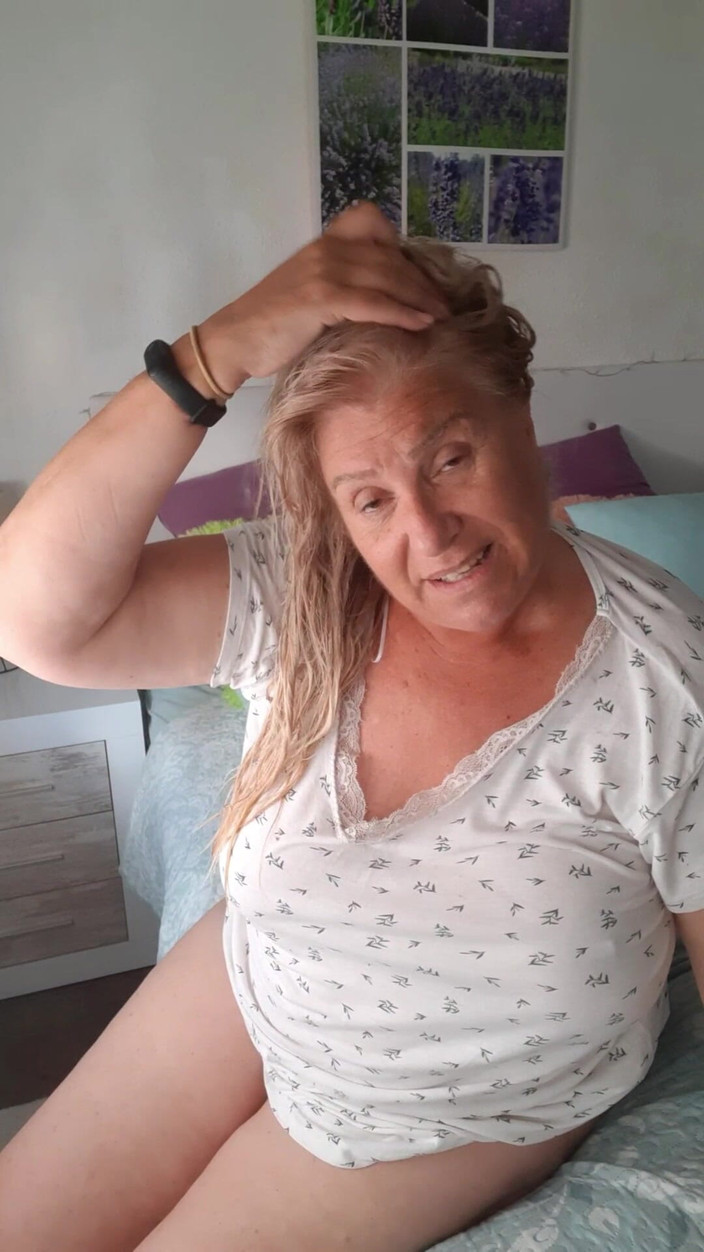 Lady Spain: Fina chatuje, zatímco vyleze ze sprchy úplně nahá a připravuje se