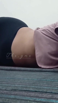 Krásná nevlastní sestra s velkým zadkem si prstí kundičku při odpočinku v noci. Nejlepší video masterbation muslimské desi holky
