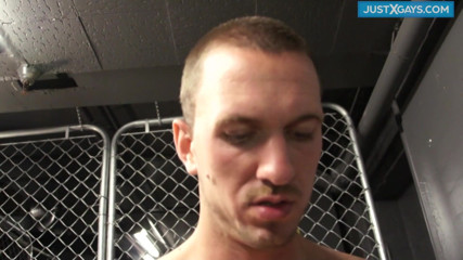 Just X Gays amateur porn: Sexy kluci kouří ptáky hluboko v krku a pak šukají do...