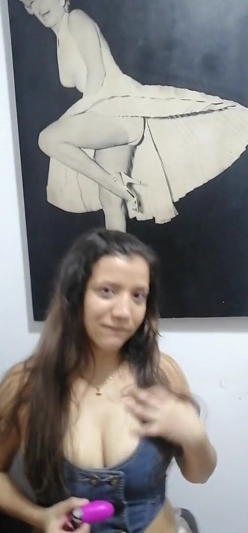 Andrea Velez: Andrea muy caliente para ti