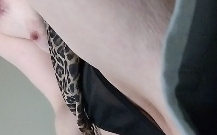 Sexiebabi: Sexiebabi Leopard - orgasm cu clitoris în direct pe cameră, înregistrare milf
