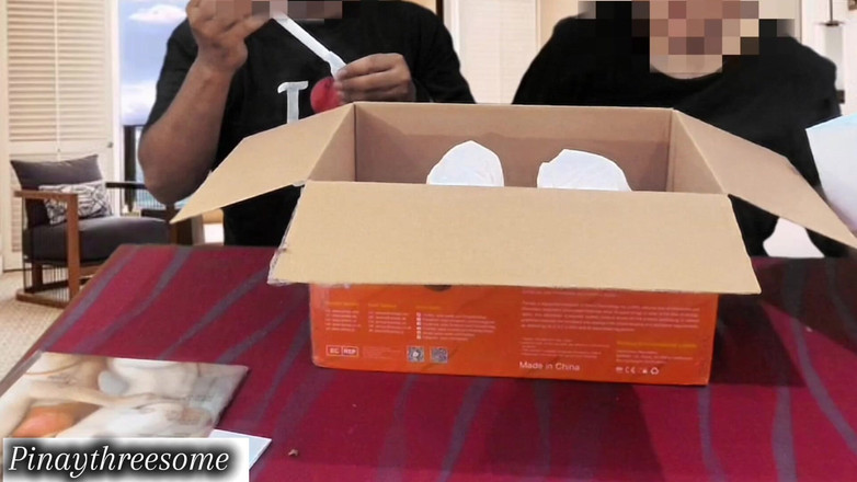 Pinay Threesome: Tantaly 娃娃礼物拆箱和检查质量审查