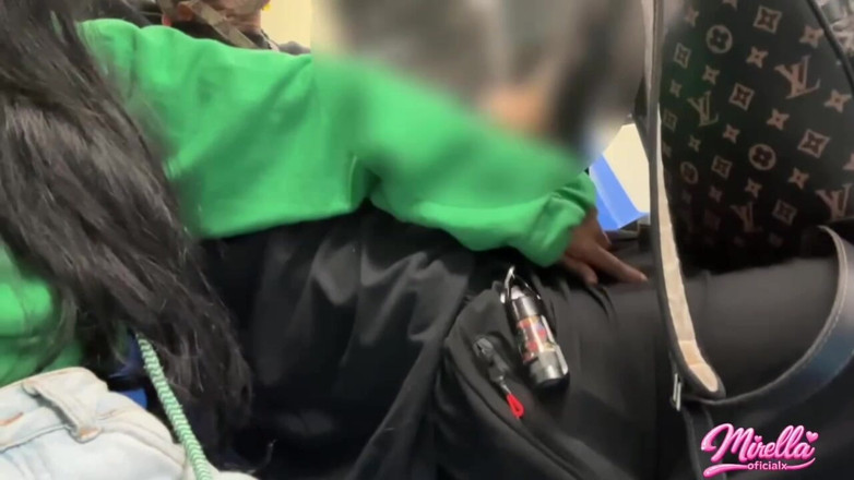Mirellaoficialx: Sie kann es nicht ertragen, die Lautstärkemarkierungen zu sehen, und...