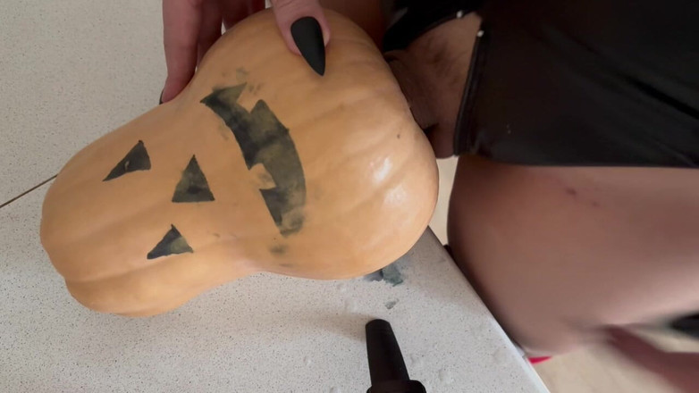 Vlada Brilliant: Selamat Halloween Fucked Pumpkin