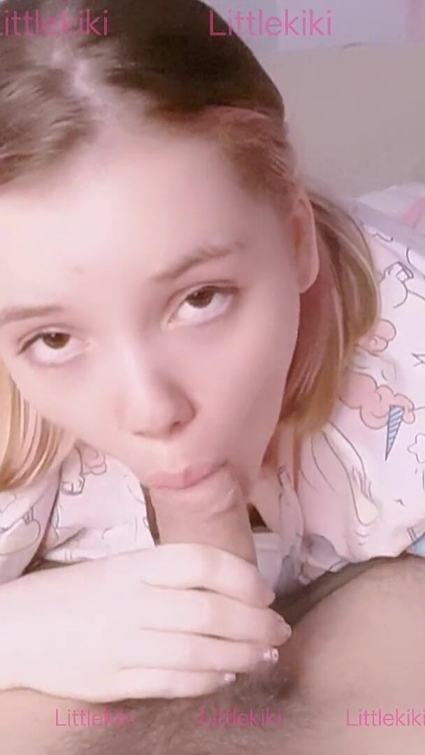 KikiKitten: Moje nevlastní sestra se přitiskla proti mému ptákovi v roztomilé...