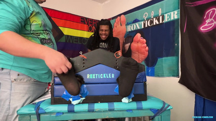 Ticklish Chubs: J için yarakla azdırıcı gıdıklama