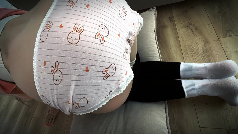 Gigi oficial: 19 yaşındaki tatlı kız anal yakın çekim göstermeyi öğrendi