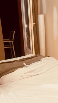 딜도로 따먹히는 작은 스페인 금발