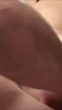 S mojí můžeme šukat jen v koupelně, ale ona křičí potěšením