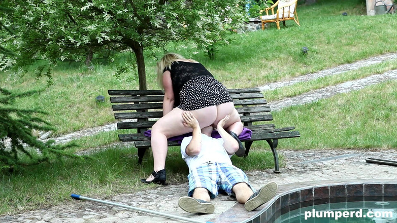 Plumperd: Awek montel amatur Domme oleh Plumperd