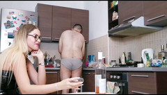 Erotic Tanya: Trénink vaření malé idiotky