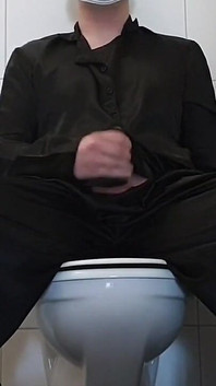 Saténová Sissy stříká tvrdě na její saténové oblečení