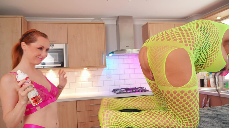 Lily kink: 凌乱的肛门喷出奶油阴道会议