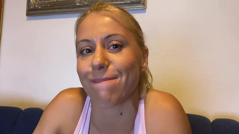 NM fetish femdom videos by Princess Nikki Cruel: Stăpâna țâțoasă Nikky Thorne îți spune cum o să te închini și să-i faci...
