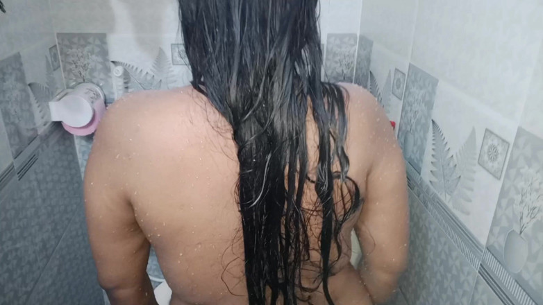Mirza22: Desi indisk styvmamma hennes styvson knullade henne medan hon duschade,...