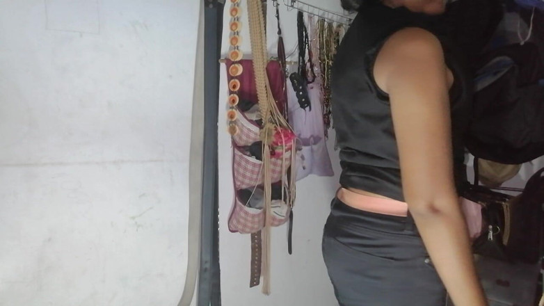 Tina Baby: Kelab MILF bersiap sedia untuk berpakaian mak