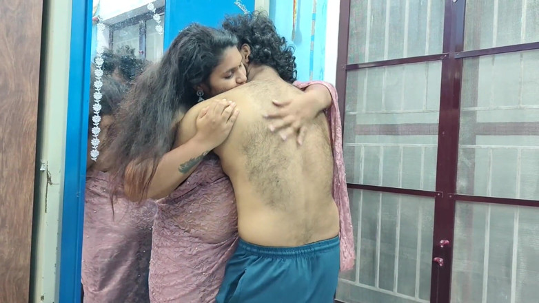 Vaigavarun45: Señora sexy seduce a un chico para follar