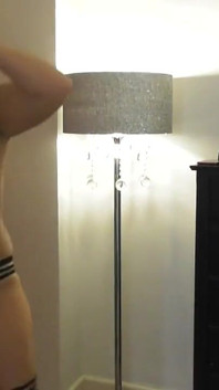 Sexig stripdans, dildoknull och dusch retas