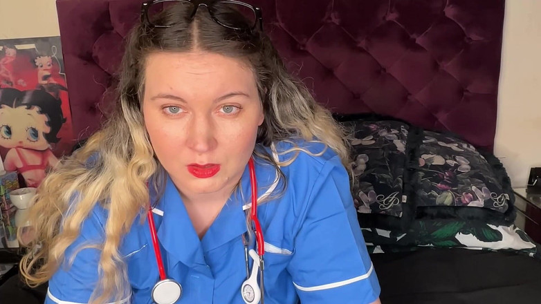 MissFFW: 看護師が鼻をかみ、ついにくしゃみをする