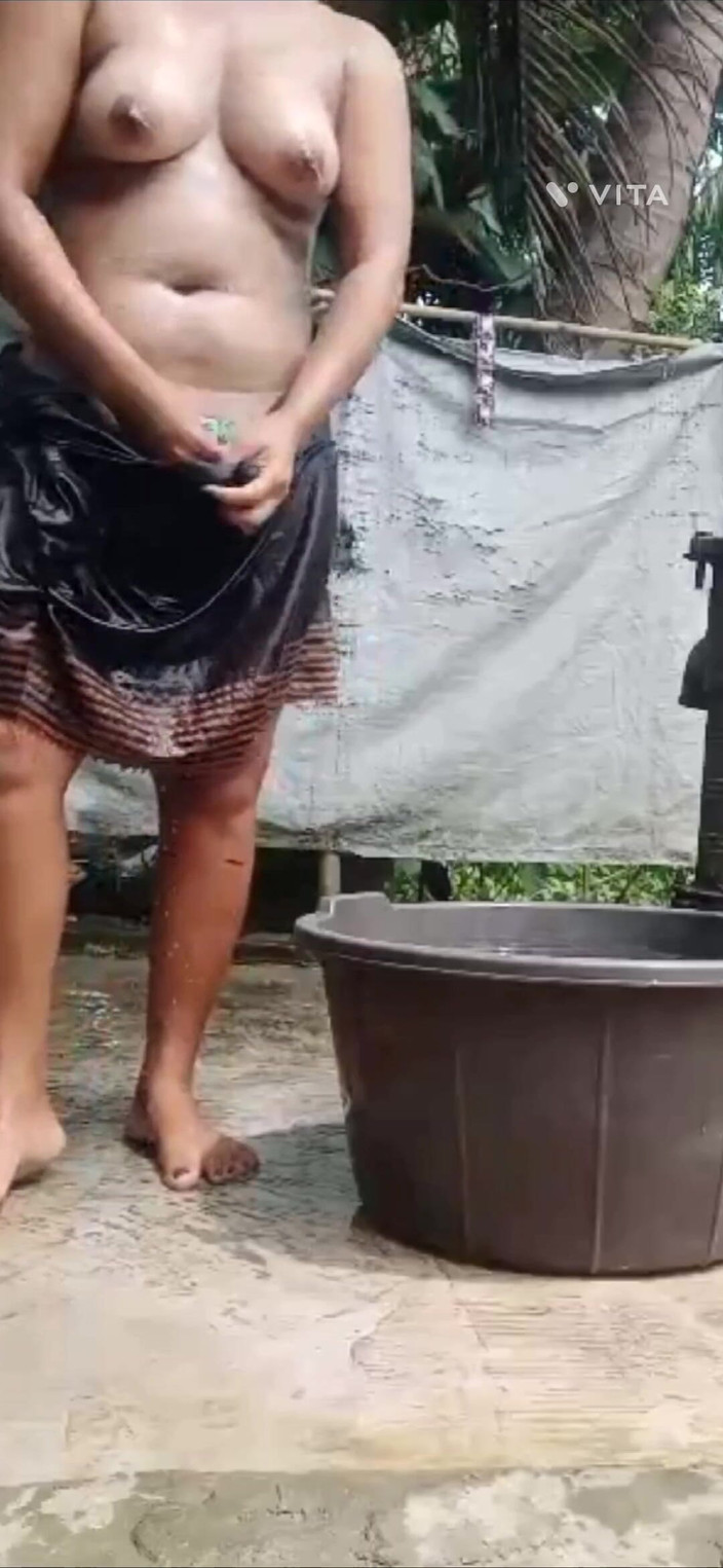 Momib45: Mandi bogel saya di tempat terbuka