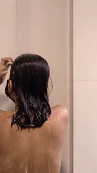 Pertunjukan mandi bogel
