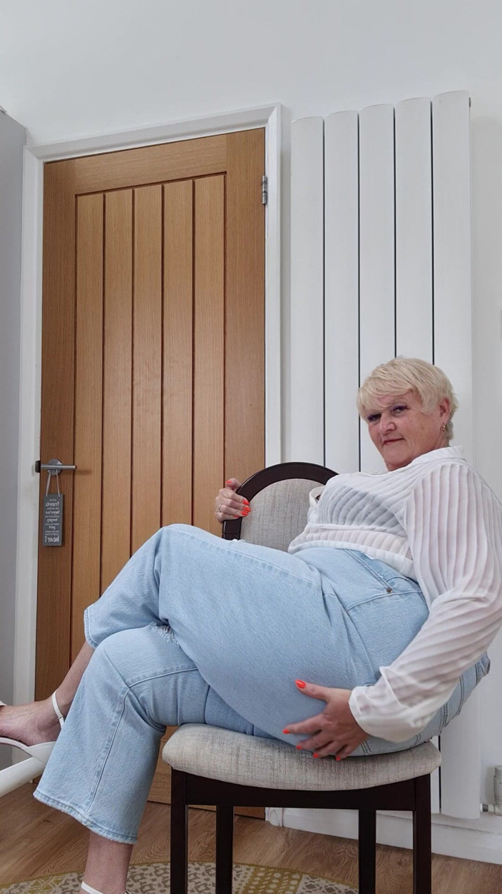 Uk Joolz: kastam jins.... bari gand