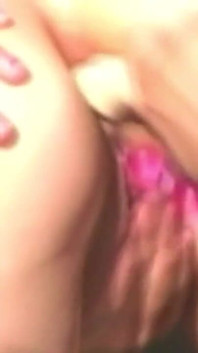 Mame sexy nesătule tachinează pula trepidantă a lui Lucky Stud