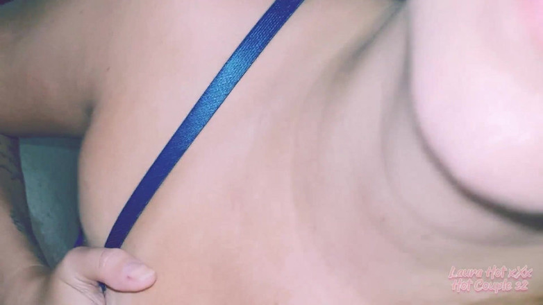 Hot Couple s2: Zlobivá zrzavá sousedka kouří a skočí na ptáka
