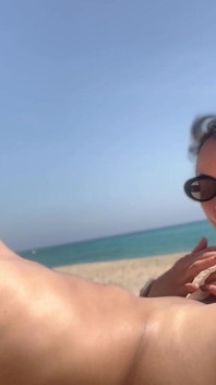 Fans Espiándome Mientras Le Hago Una Felación En Una Playa Nudista Pública.
