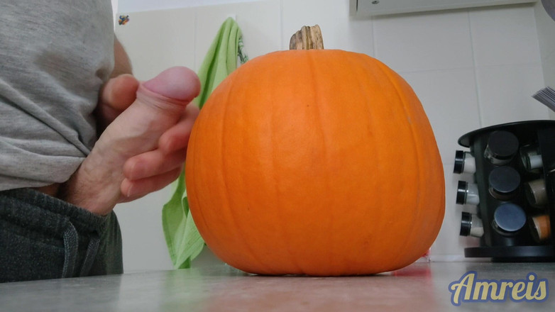 Amreis: Kolejny halloweenowy orgazm. Pulsujące i grube na dyni.