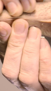 Bărbat gay masturbându-se cu un penis foarte tare, masturbare în multe poziții