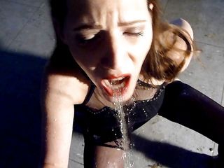 Viktoria Goo Productions: Viktoria Goo - överbelastning av piss - S.O.S.! Jag drunknar!