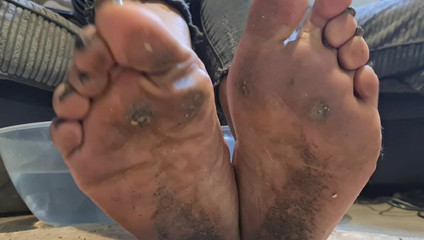 Simp to my ebony feet: Voetthee