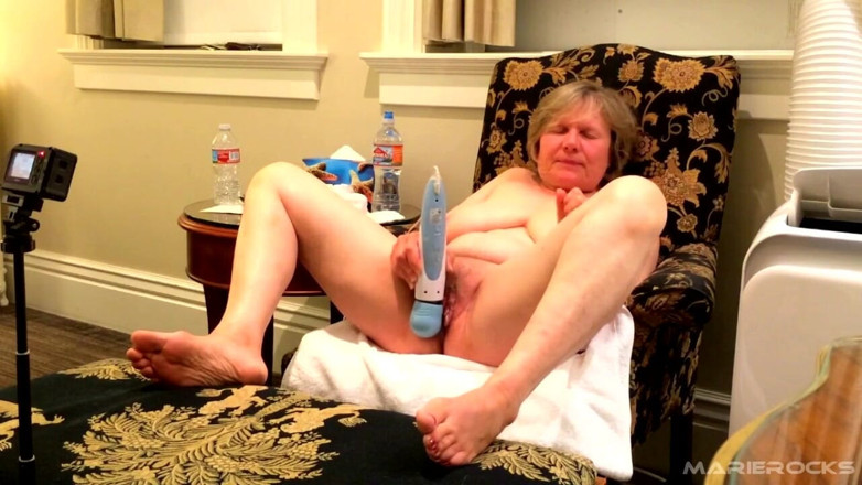 MarieRocks: GILF gets her rocks off at the Victorian Hotel