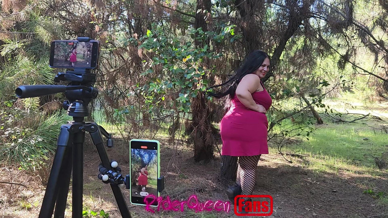 Riderqueen BBW Step Mom Latina Ebony: Riderqueen Al aire libre: videos para fanáticos al aire libre