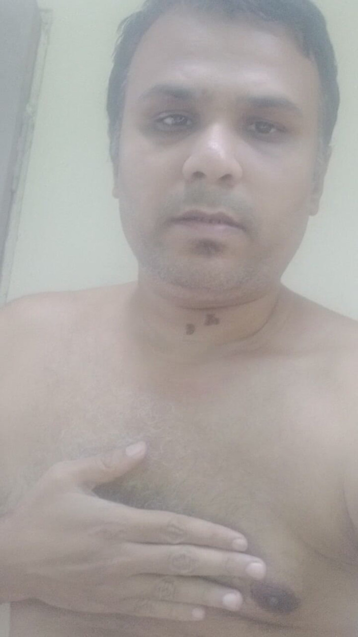Nani Top: Solo Guy Digs Your Hairy Hole Freely...