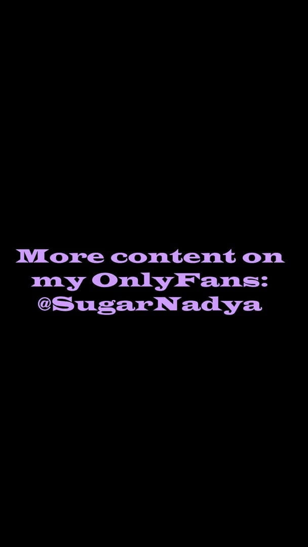 SugarNadya: Ging in das flughafenbadezimmer mit SugarNadya, zog sie aus und...