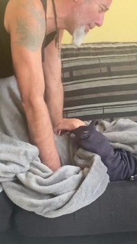Doente e febre, uma comida de buceta até mesmo o orgasmo faz você se sentir melhor