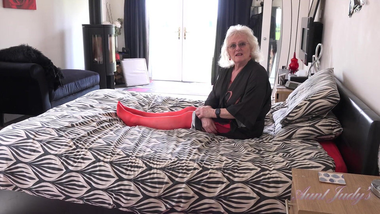 Aunt Judy's: Auntjudys - Atrapando a Tu Casera Madura Sra. Claire De 66 años...