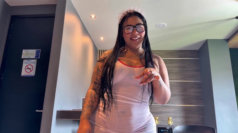 AlejandraGarciax: Jururawat Colombia memperbaiki pesakitnya dengan pantatnya yang besar