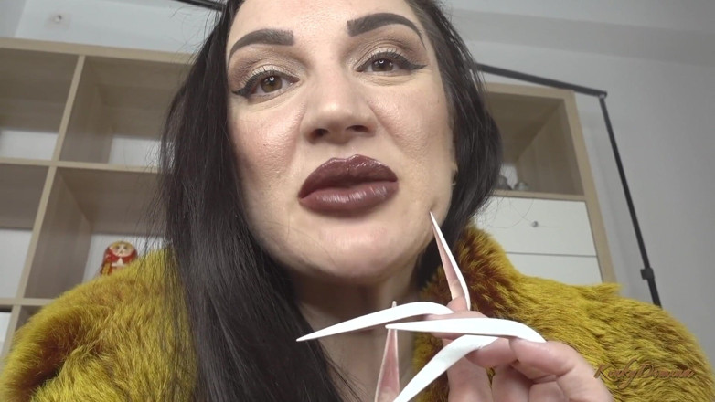 KinkyDomina: Vieni solo quando la dea in pelliccia dice così