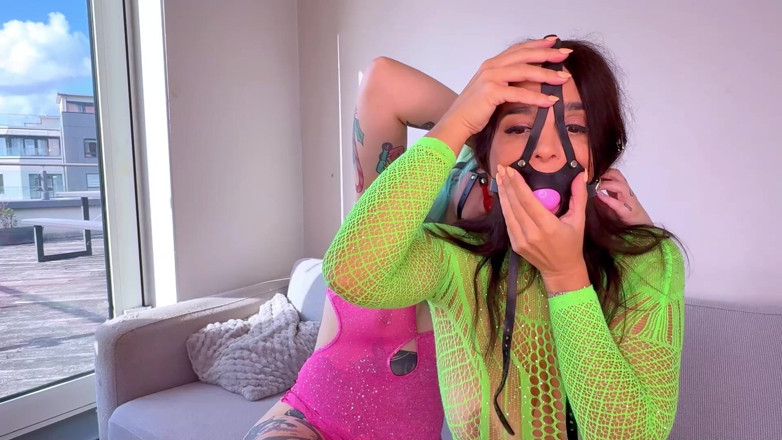 Latina Fetish: Gefesselt für den job: lesben-bondage-wettbewerb (hd + bts)