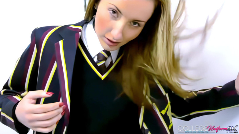 College Uniform: 什么吹了你的裙子？以Sophia Smith为特色