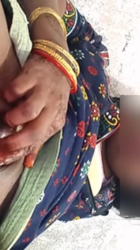 Indian Village Desi Bhabhi Fingring in Need to Fucking with Big Cock