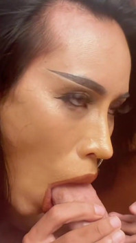 City - Intercambio De Tratamientos Faciales Con Sexy Curvilínea Culona Asiática Ladyboy