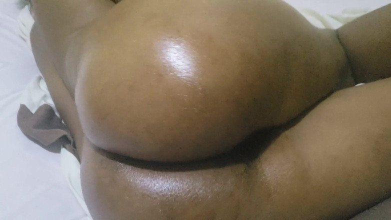 Lovemina: Крошки с большими задницами соблазняют и показывают свои изгибы