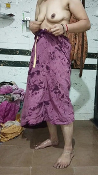 Priya bhabi seksi tarz vücut gösterisi