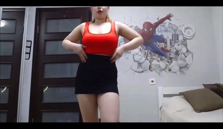 JuiceLussie: Awek montel berpantat besar mengusik dan menari